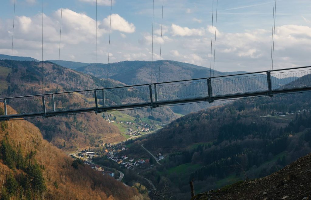 Photo of the BLACKFORESTLINE suspension bridge with a view of Todtnau